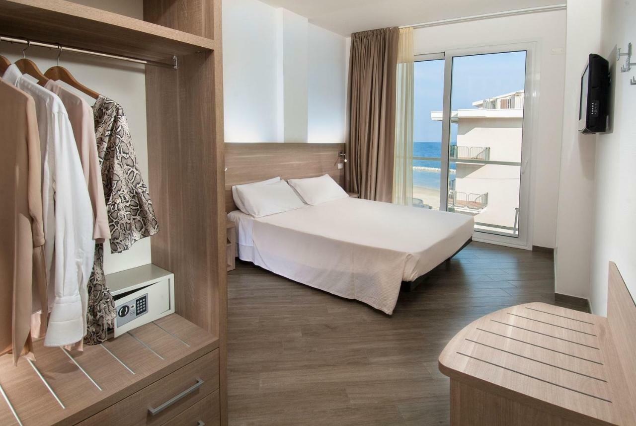 Double or Twin Room Partial Sea View,295841920:JPEG